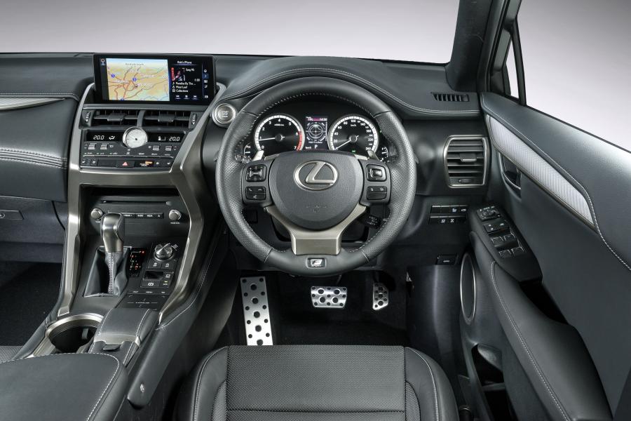 Торпедо Lexus NX300 F-Sport 2017 года  (ZA) (фото 40 из 40)